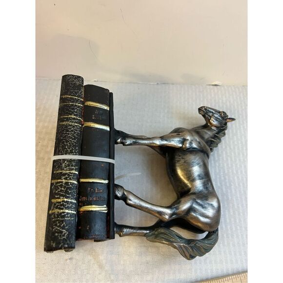 Horse bookend (loose books) 8"x5"x12" - Picture 3 of 3